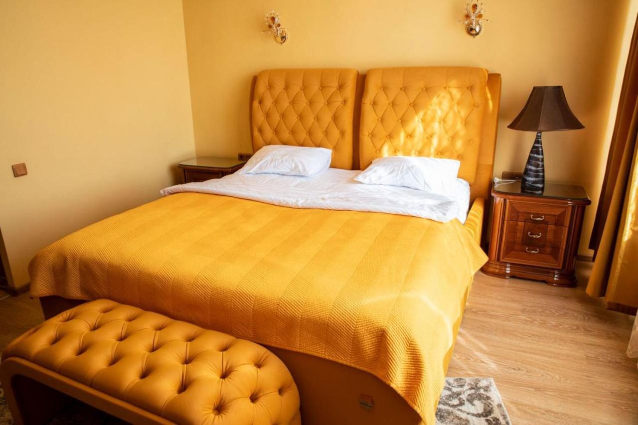 Seven Eleven Apartment Hotel In Most City Днепър Екстериор снимка