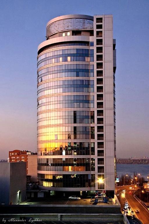 Seven Eleven Apartment Hotel In Most City Днепър Екстериор снимка
