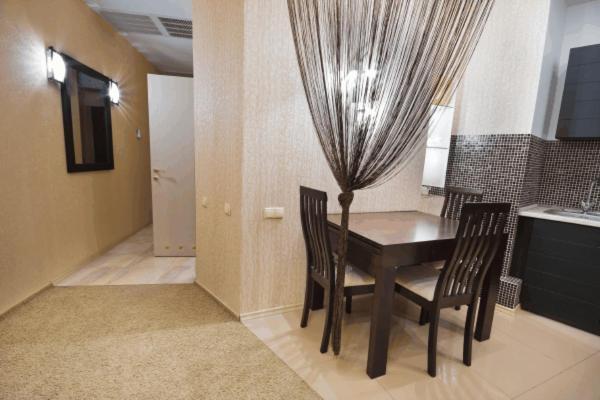 Seven Eleven Apartment Hotel In Most City Днепър Екстериор снимка