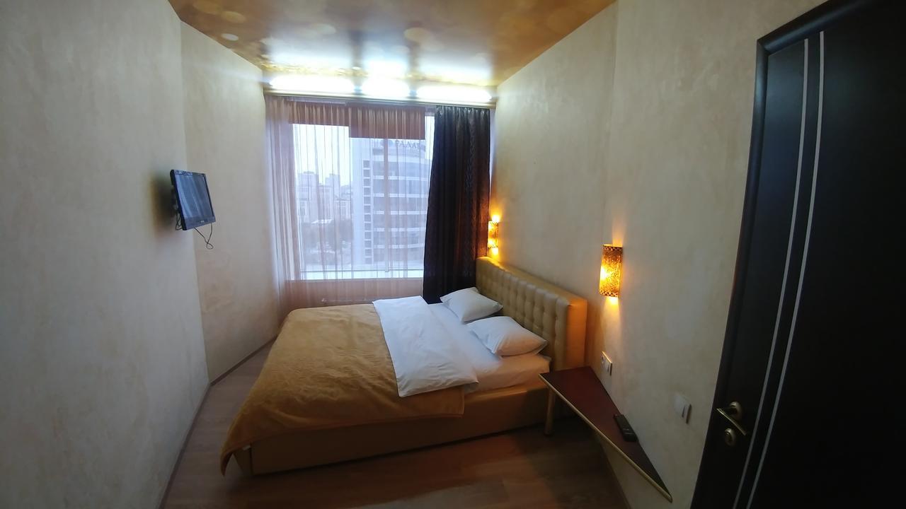 Seven Eleven Apartment Hotel In Most City Днепър Екстериор снимка