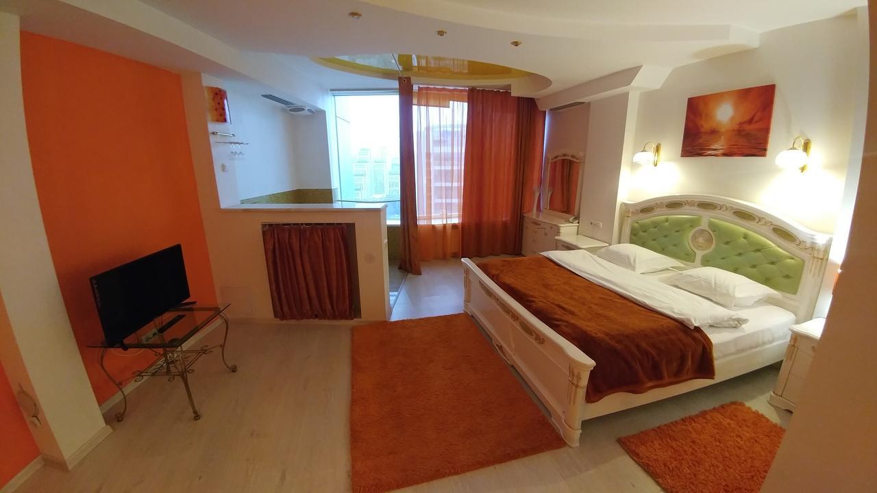 Seven Eleven Apartment Hotel In Most City Днепър Екстериор снимка